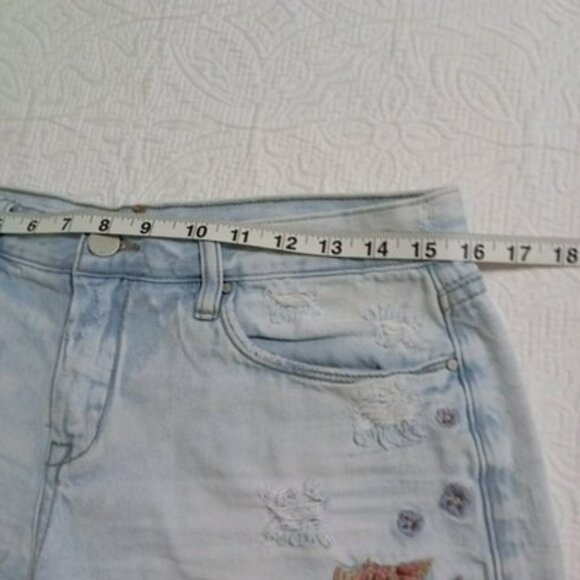Chelsea and Violet Size 28 Distressed Floral Embroidered Denim Shorts Women Blue - Picture 9 of 12